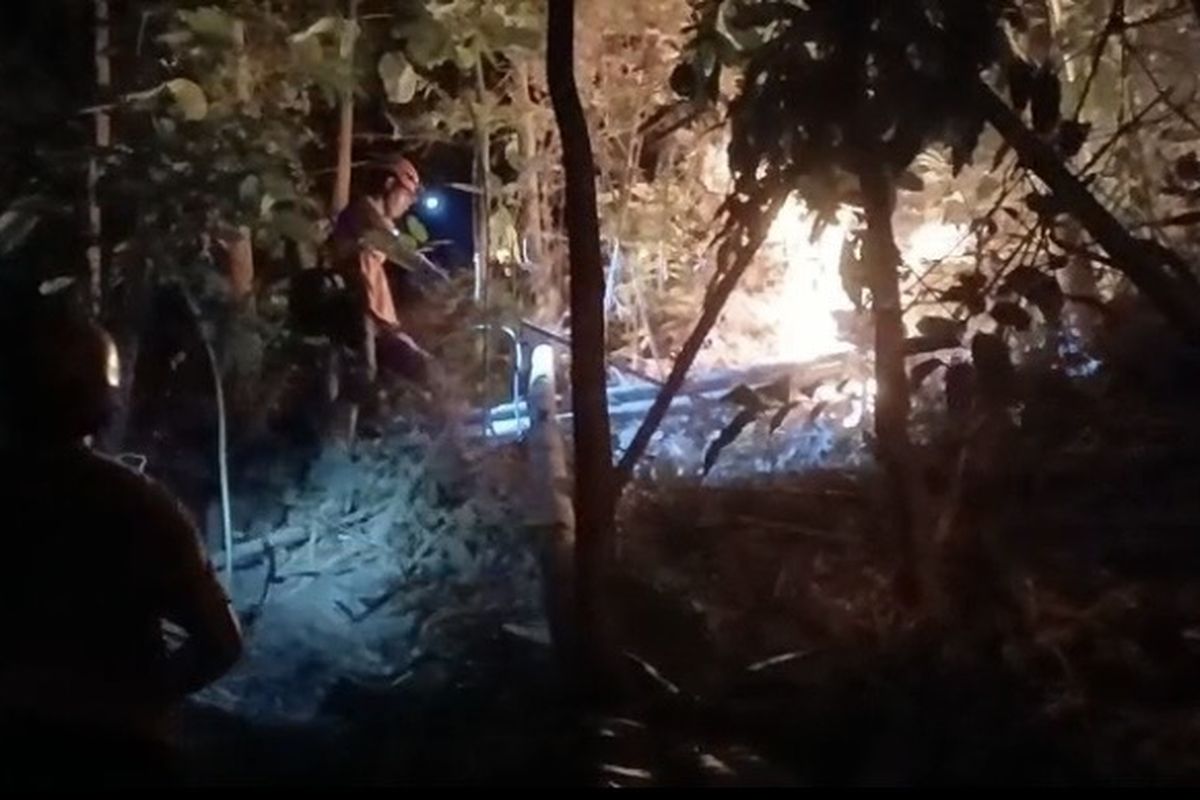 Kebakaran Gunung Margatapa Majalengka Meluas, Medan Curam dan Minim Air Hambat Pemadaman